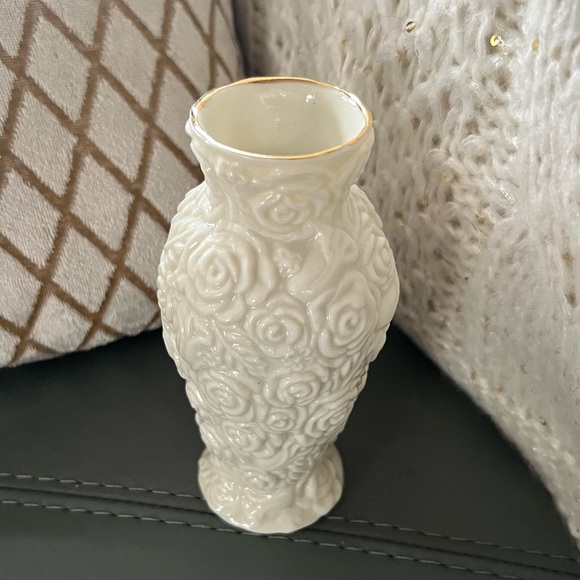 Vintage PORCELAIN Rose Embossed HEART Gold Trim BUD VASE International Silver Co - Picture 1 of 11